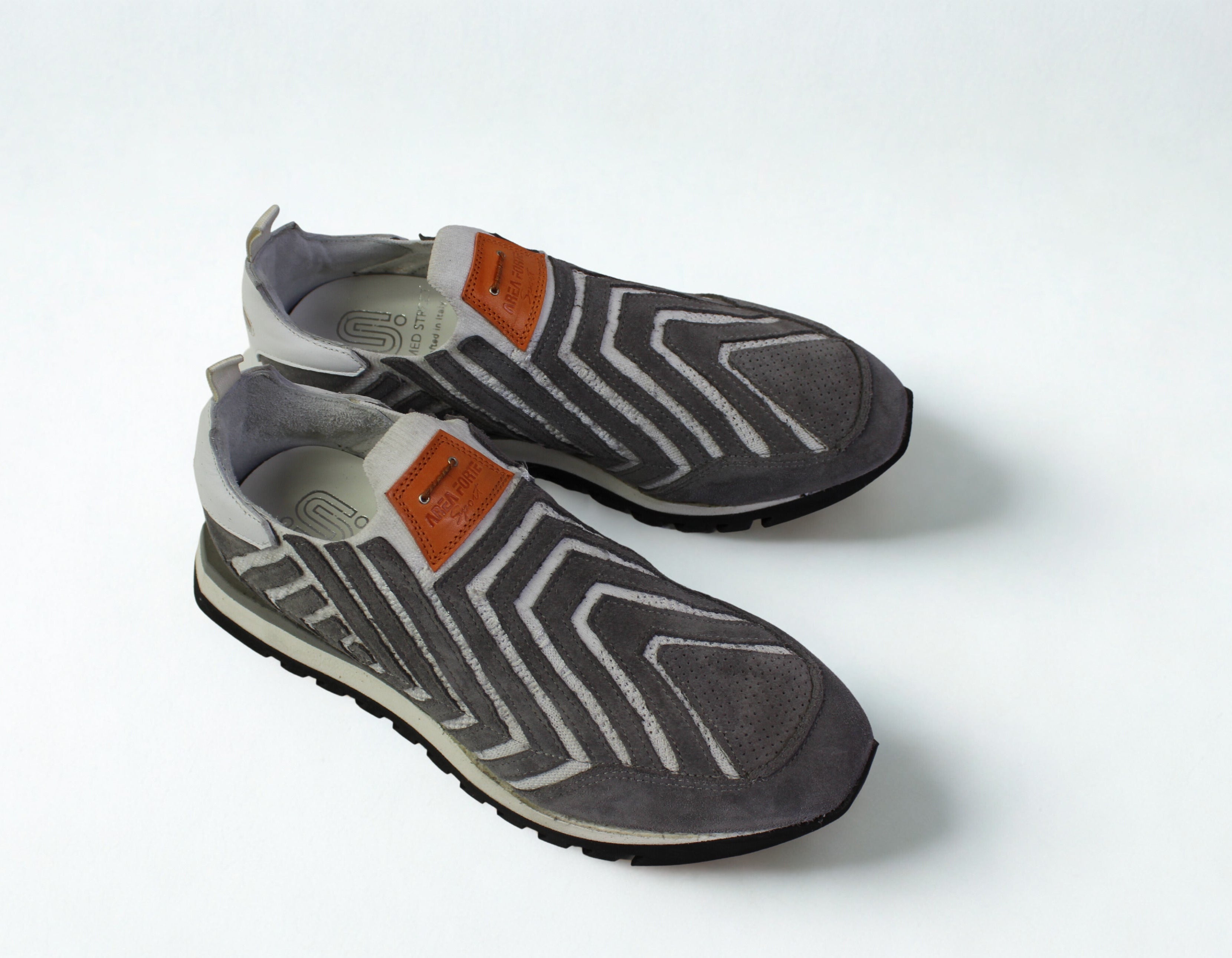 LAST PAIR 42-LACELESS ELASTIC SNEAKERS IN GREY