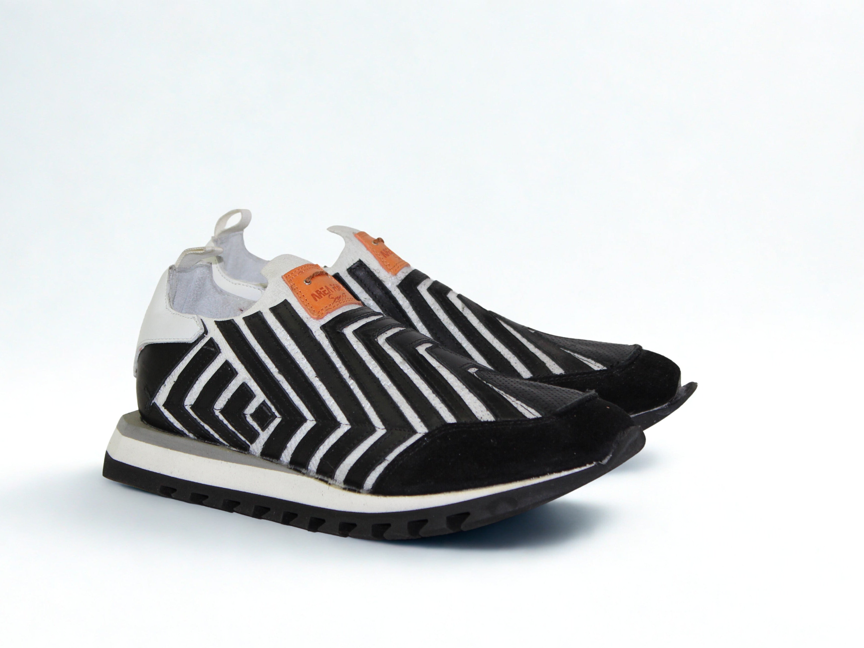 LAST PAIR 42-LACELESS ELASTIC SNEAKERS IN NOIR