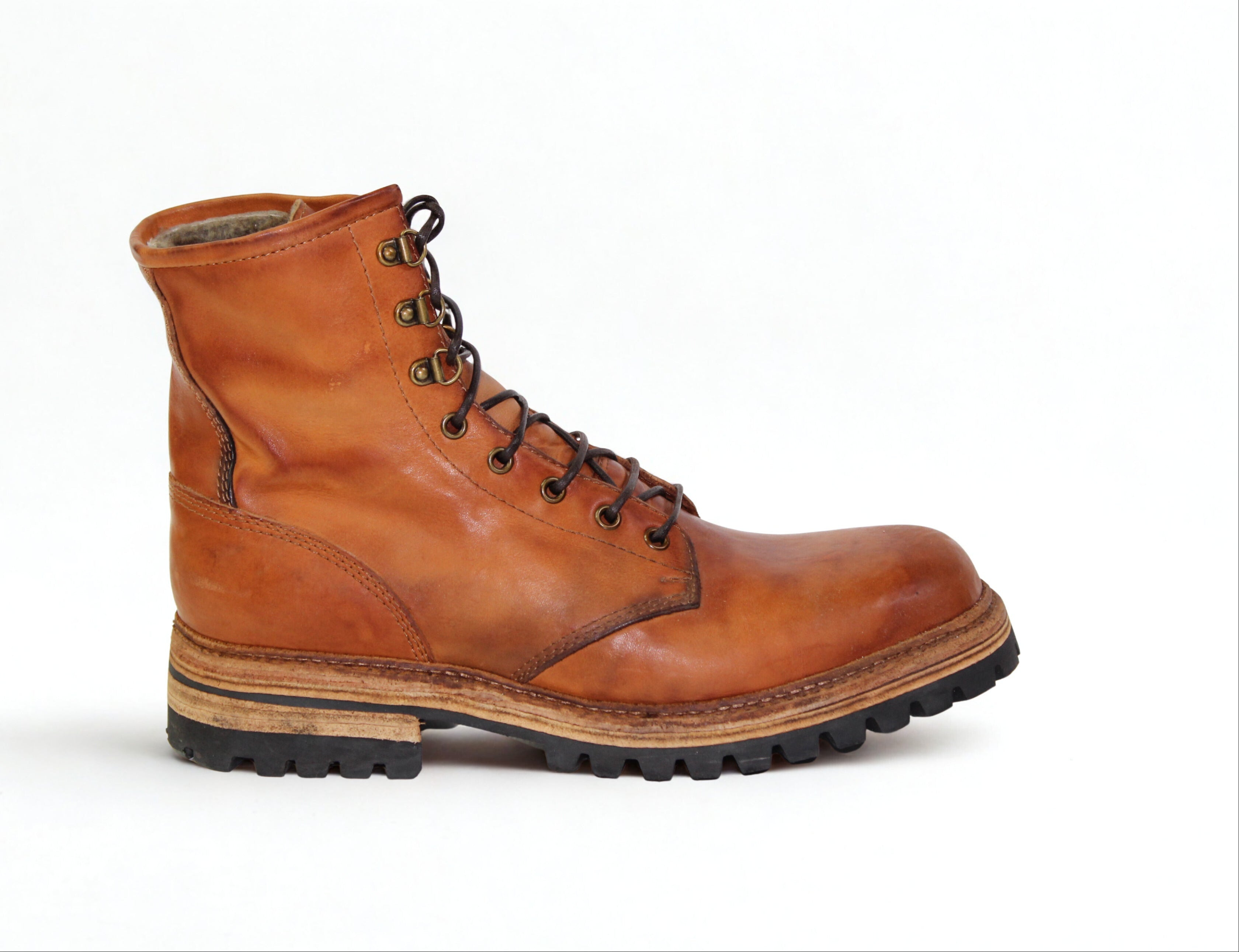 LAST PAIR 42- WINTER BOOTS WITH FUR LINING