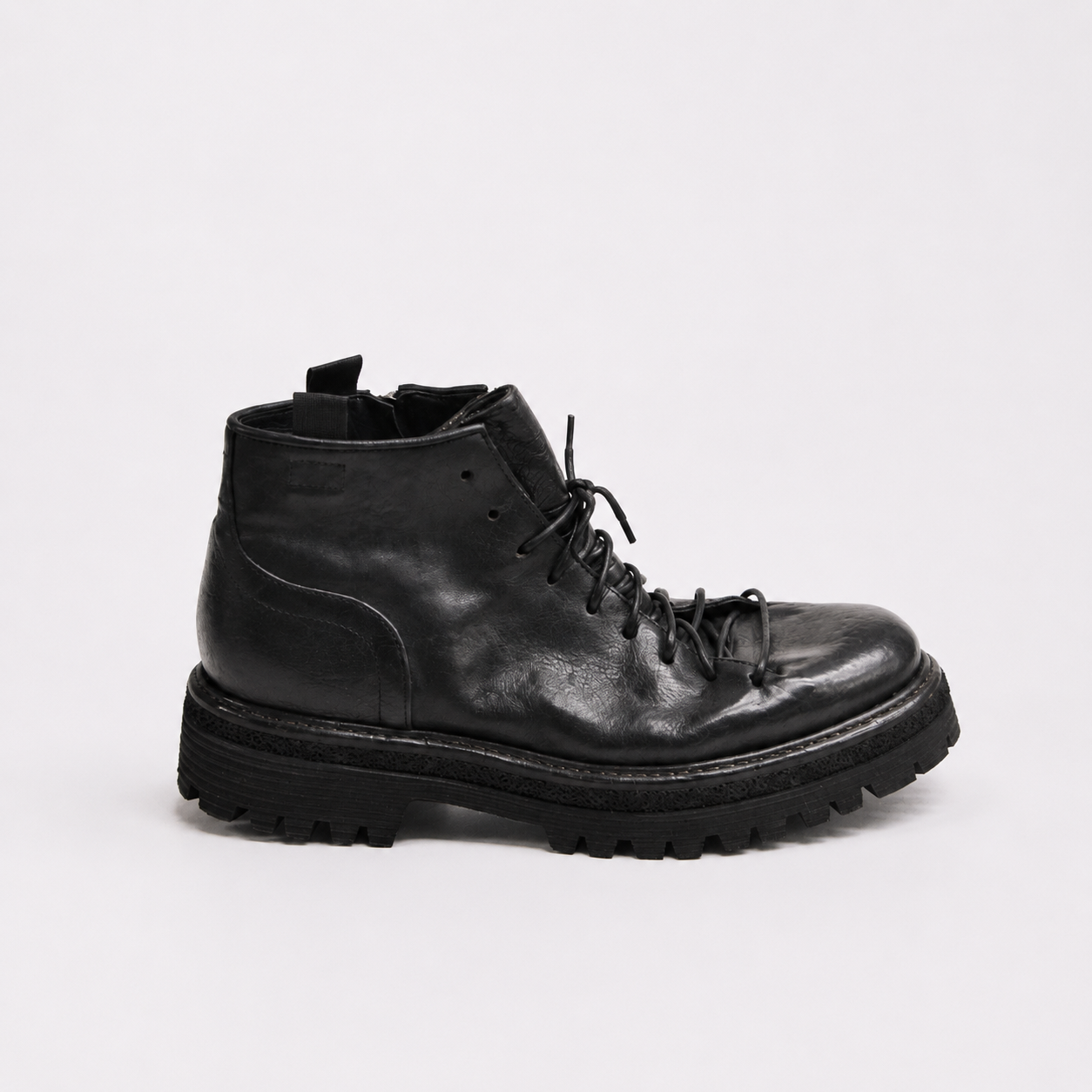 VIKTOR BLACK LACED CHUKKA