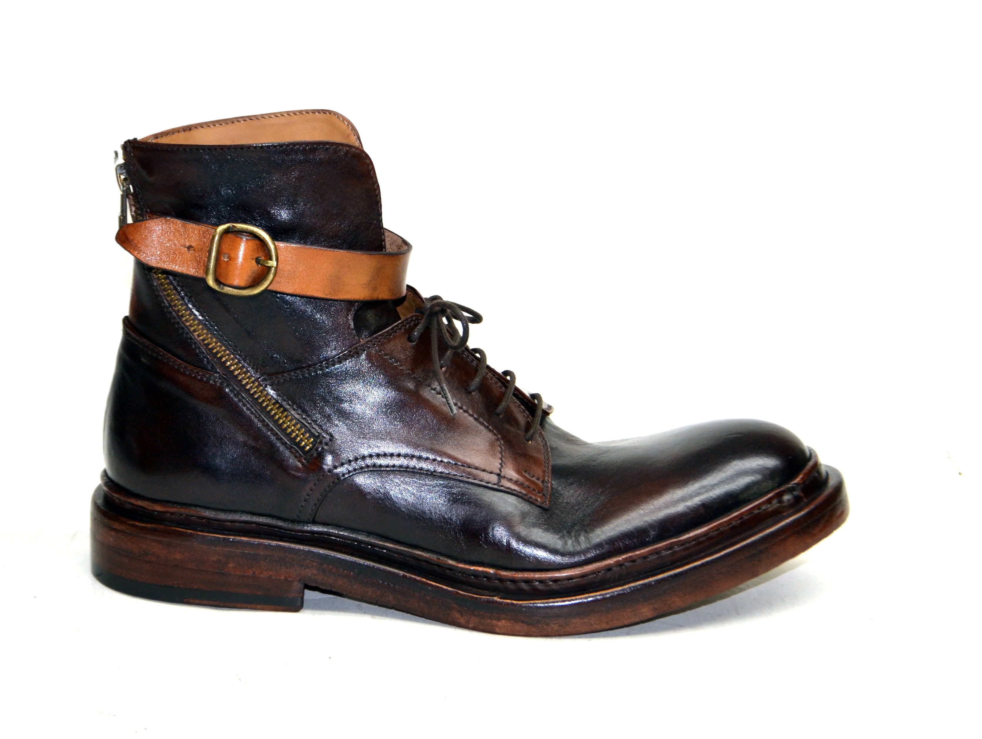 LAST PAIR 42- KEVIN MULTIBOOTS