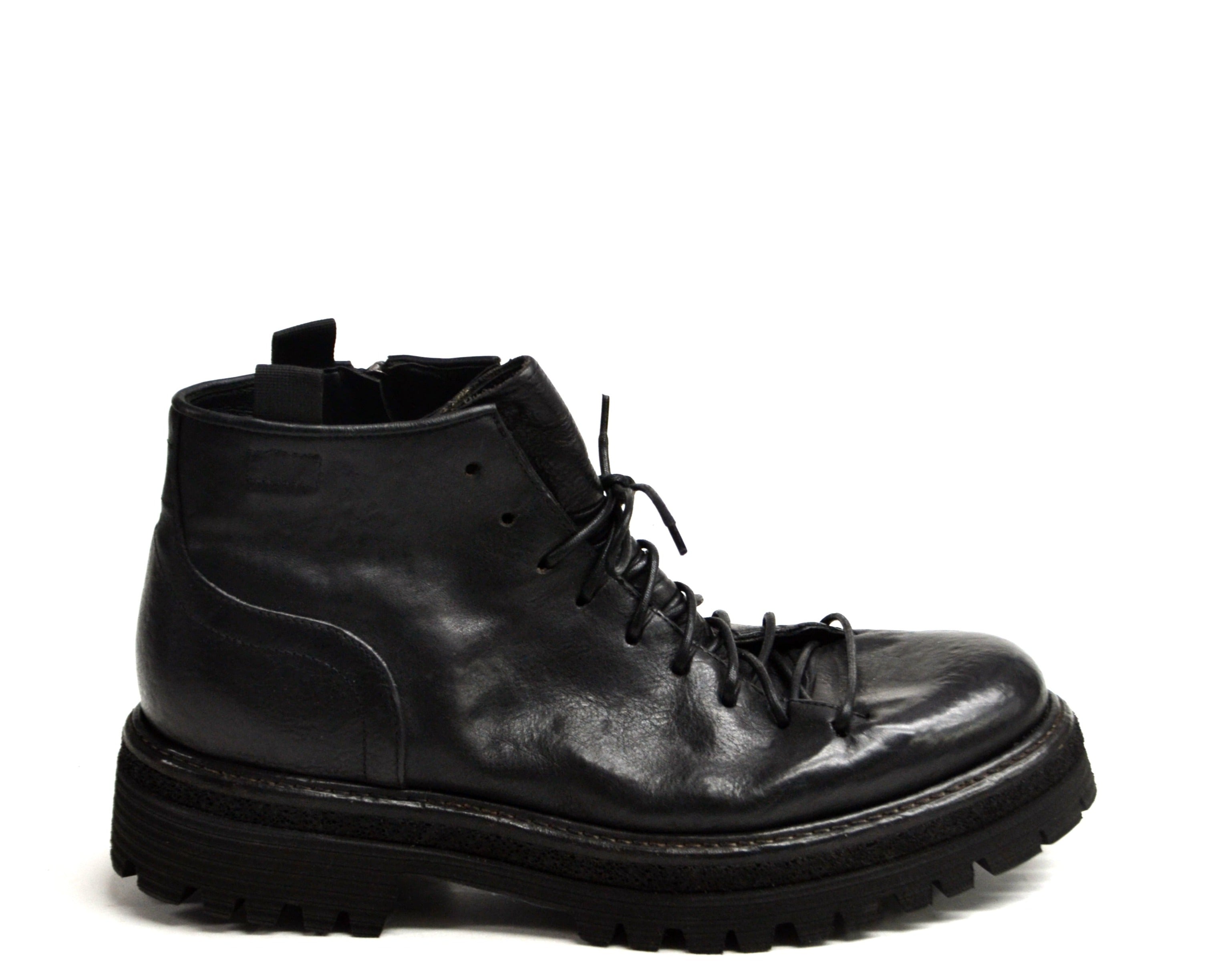 VIKTOR BLACK LACED CHUKKA