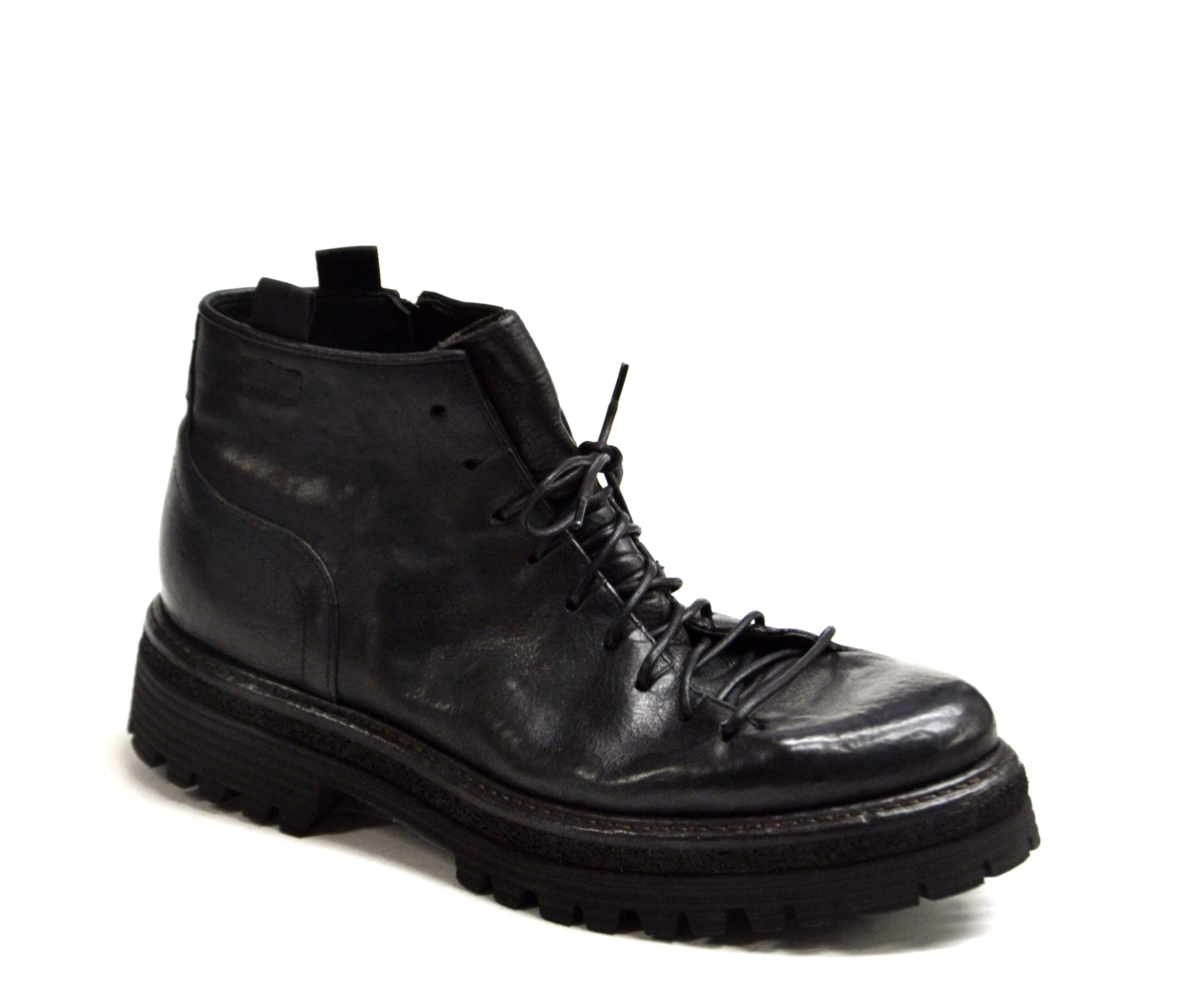 VIKTOR BLACK LACED CHUKKA