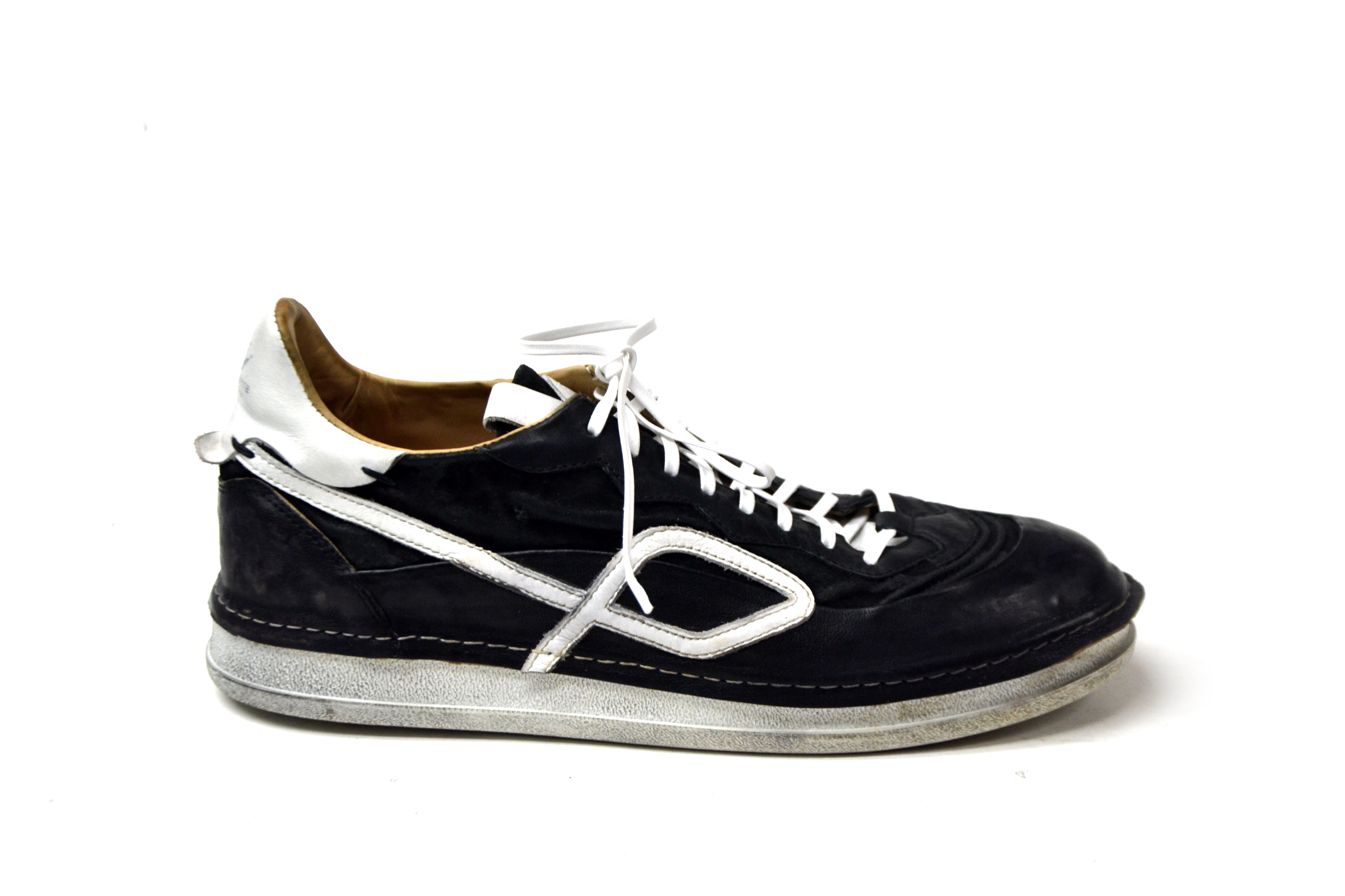 LETZTES PAAR 42 - SCHWARZ-WEISSE SNEAKER