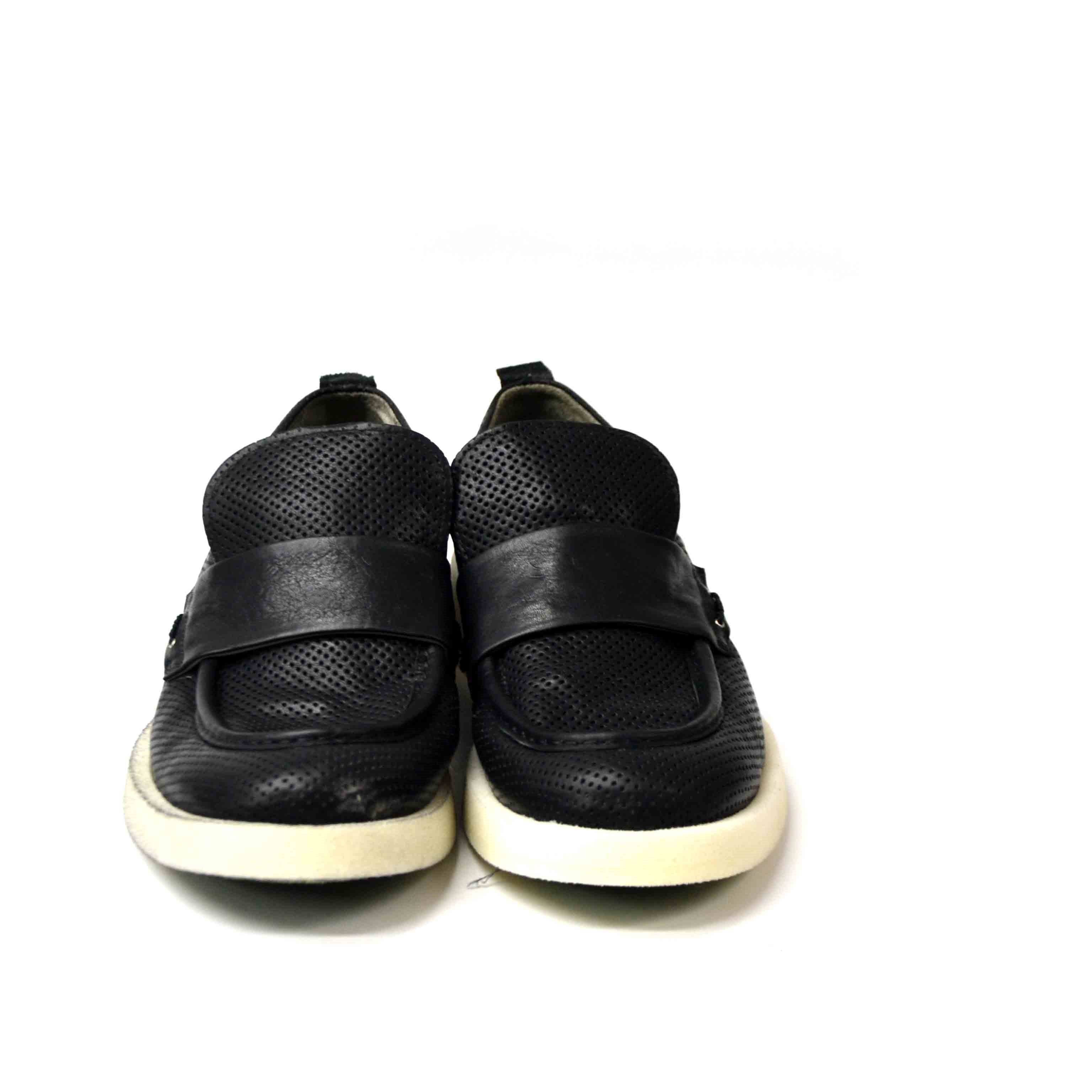 PERFORIERTE SCHWARZE LOAFERS AUS RUBREX