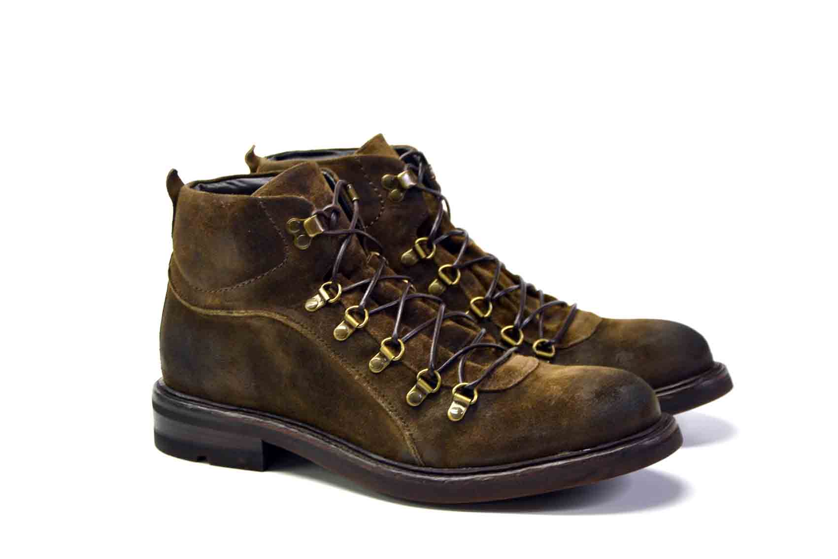 SHELBY CHUKKA AUS WILDLEDER MIT SCHNÜRUNG