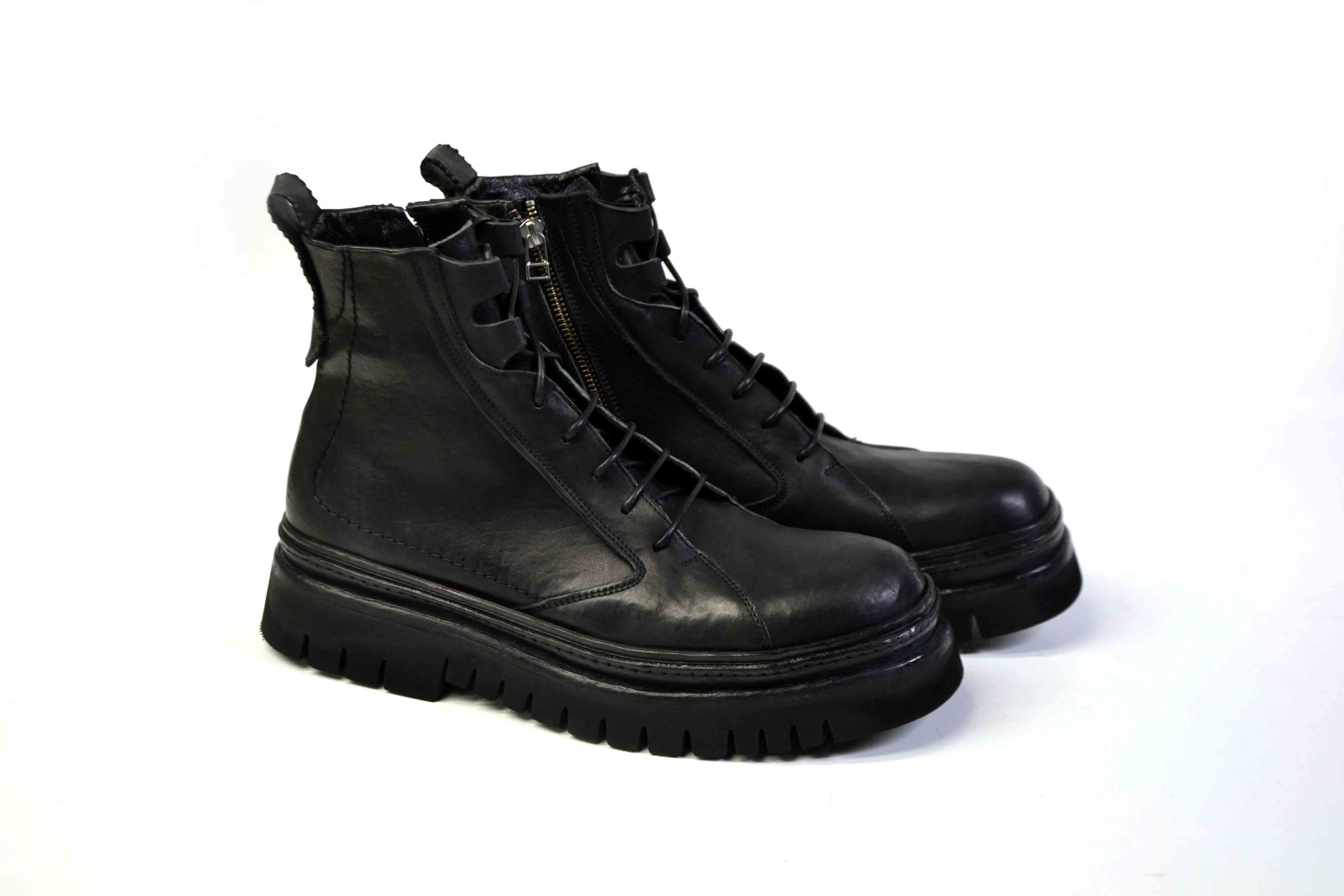 DOBRES SCHWARZE STIEFEL