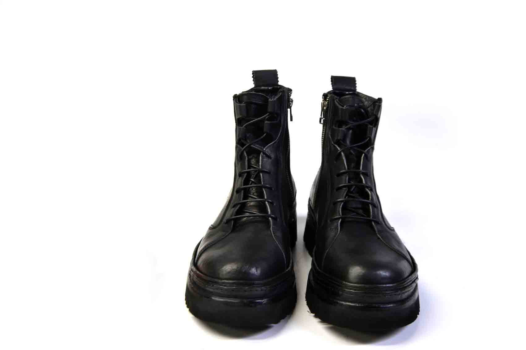 DOBRES SCHWARZE STIEFEL