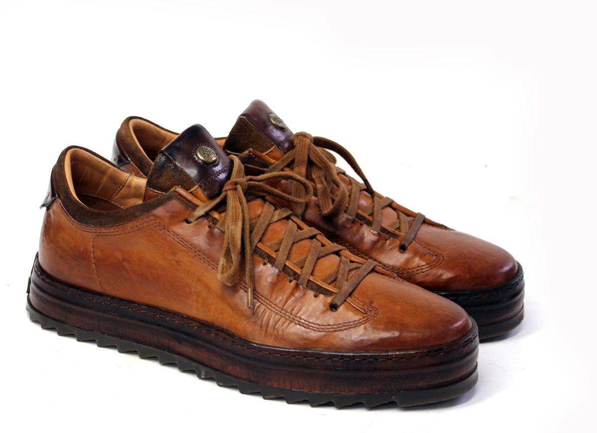 LED Low Sneakers in Cognac