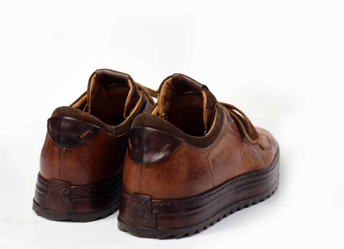 LED Low Sneakers in Cognac
