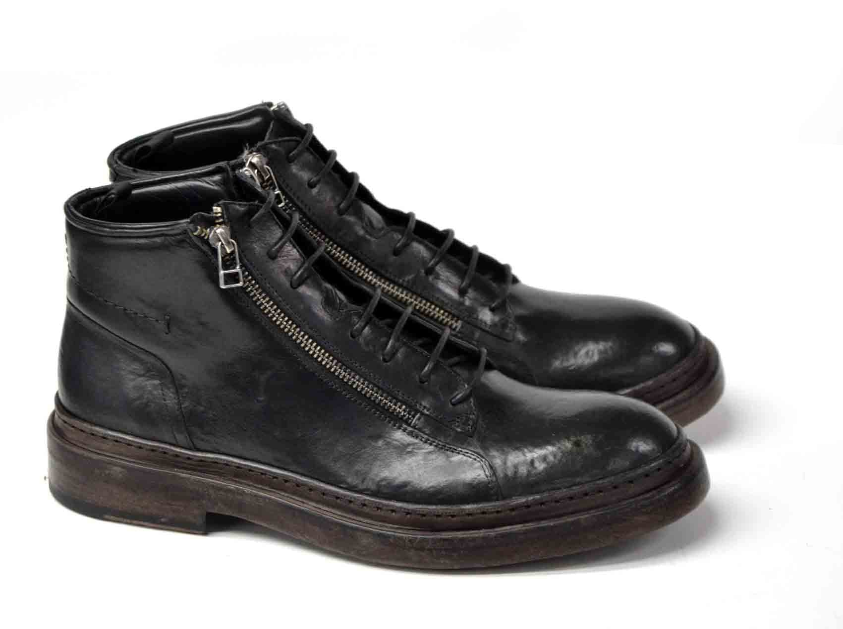 LAST PAIR 44- SAM BLACK CHUKKA BOOTS