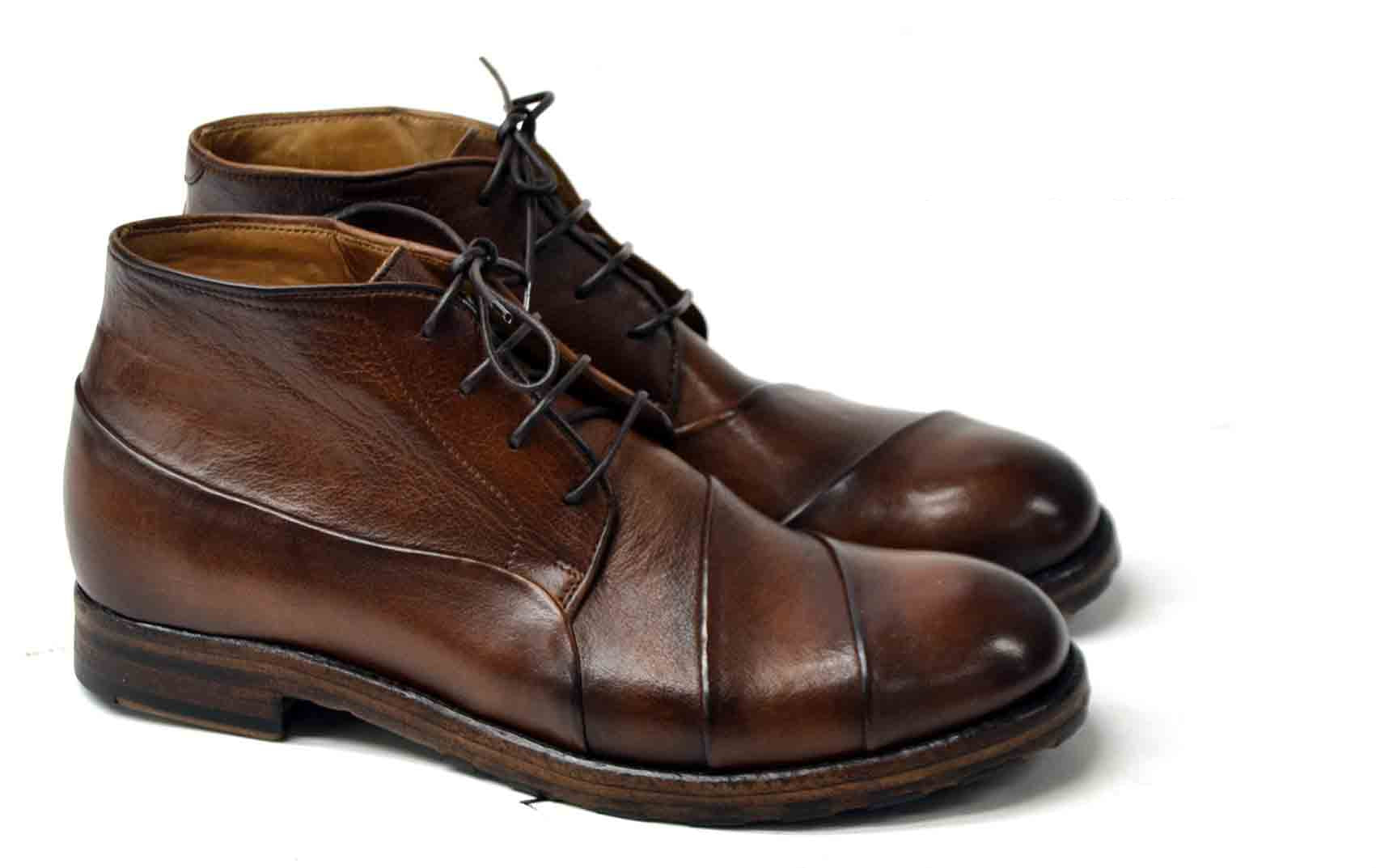 LETZTES PAAR 42 – ASYMMETRISCHE CHUKKA-STIEFEL