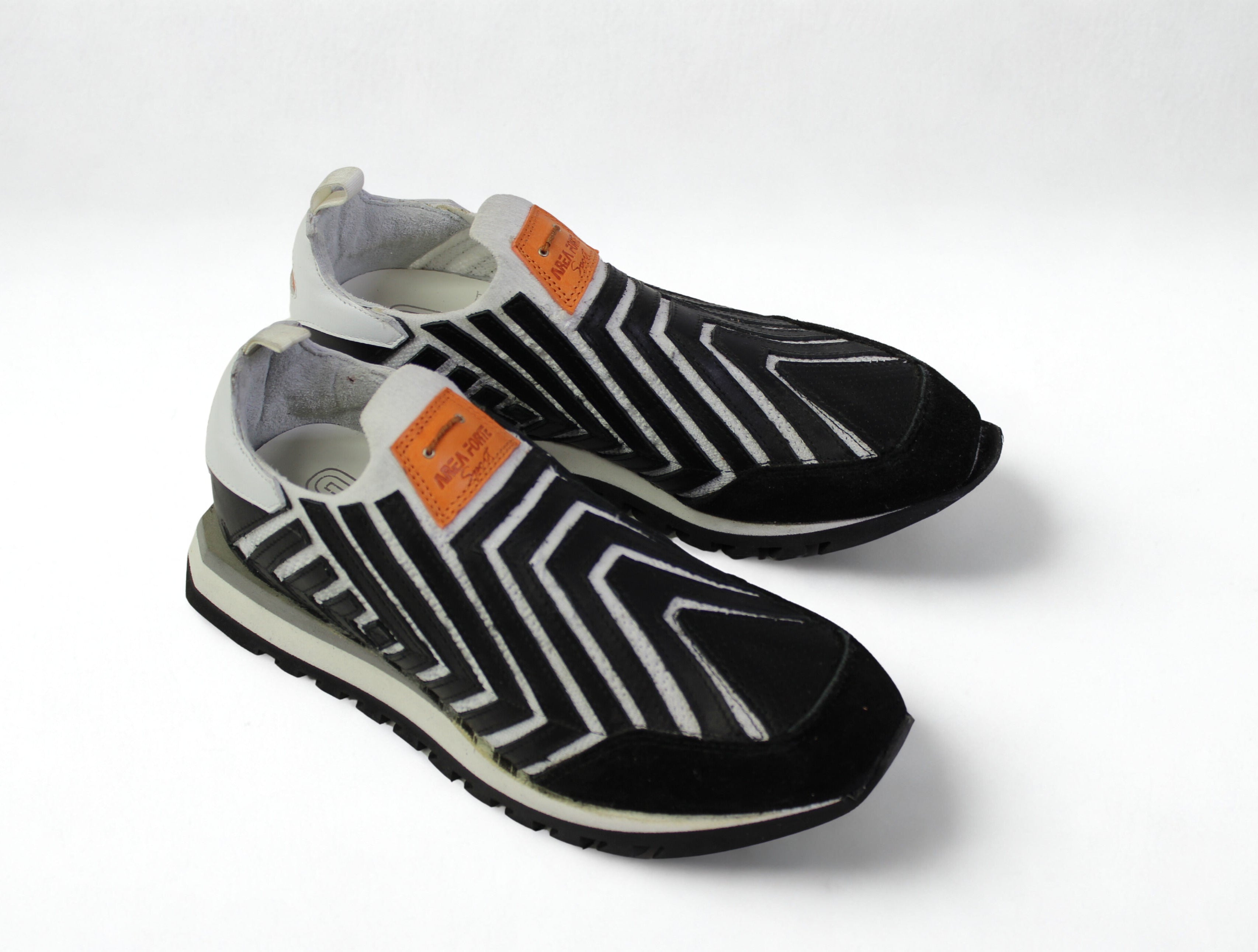 LAST PAIR 42-LACELESS ELASTIC SNEAKERS IN NOIR