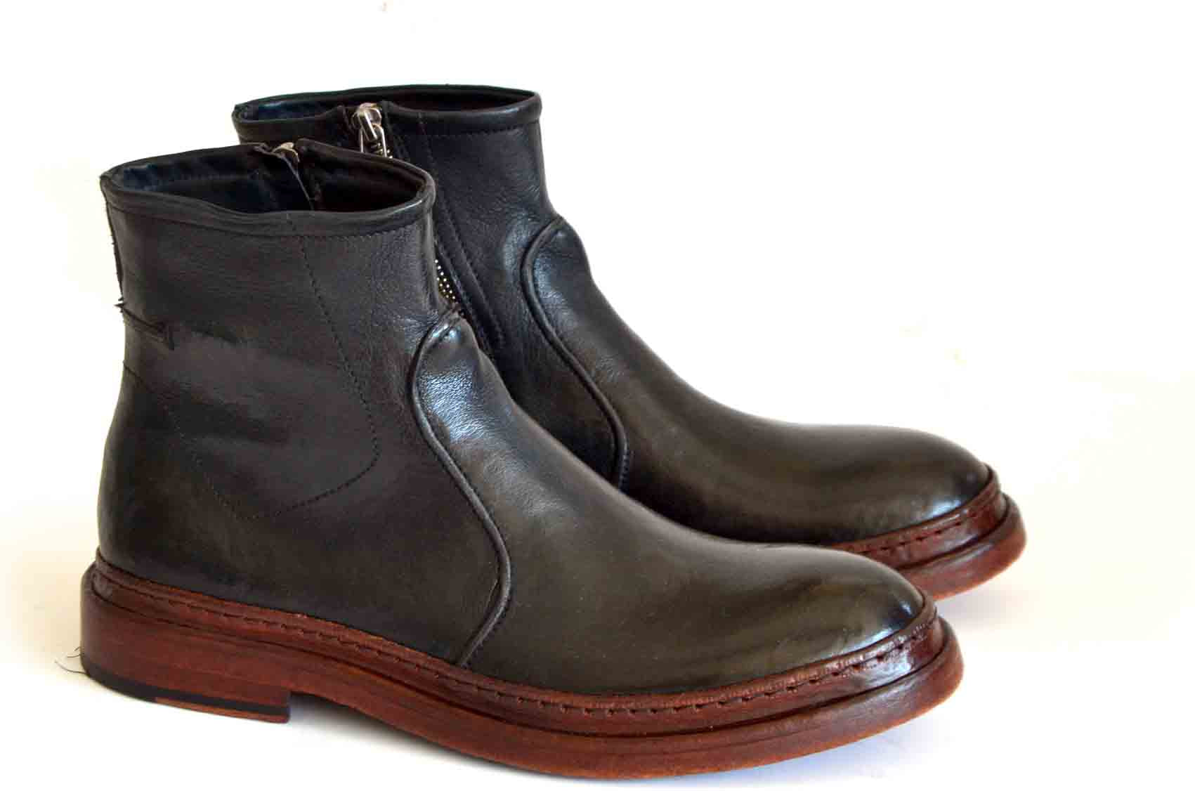 LAST PAIR 47-BLACK ZIPPED ANKLE BOOTS