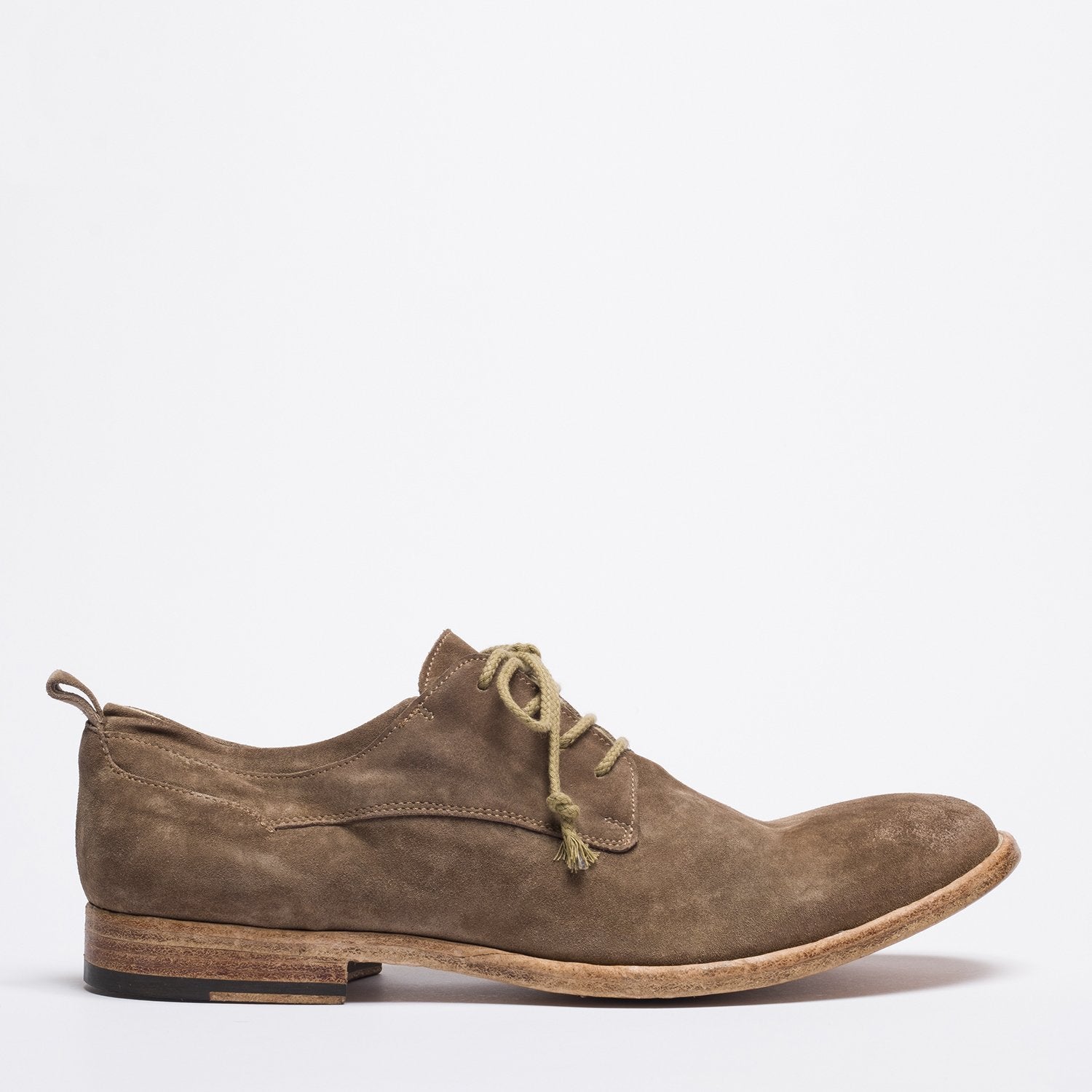 Mattsandige Schnürschuhe