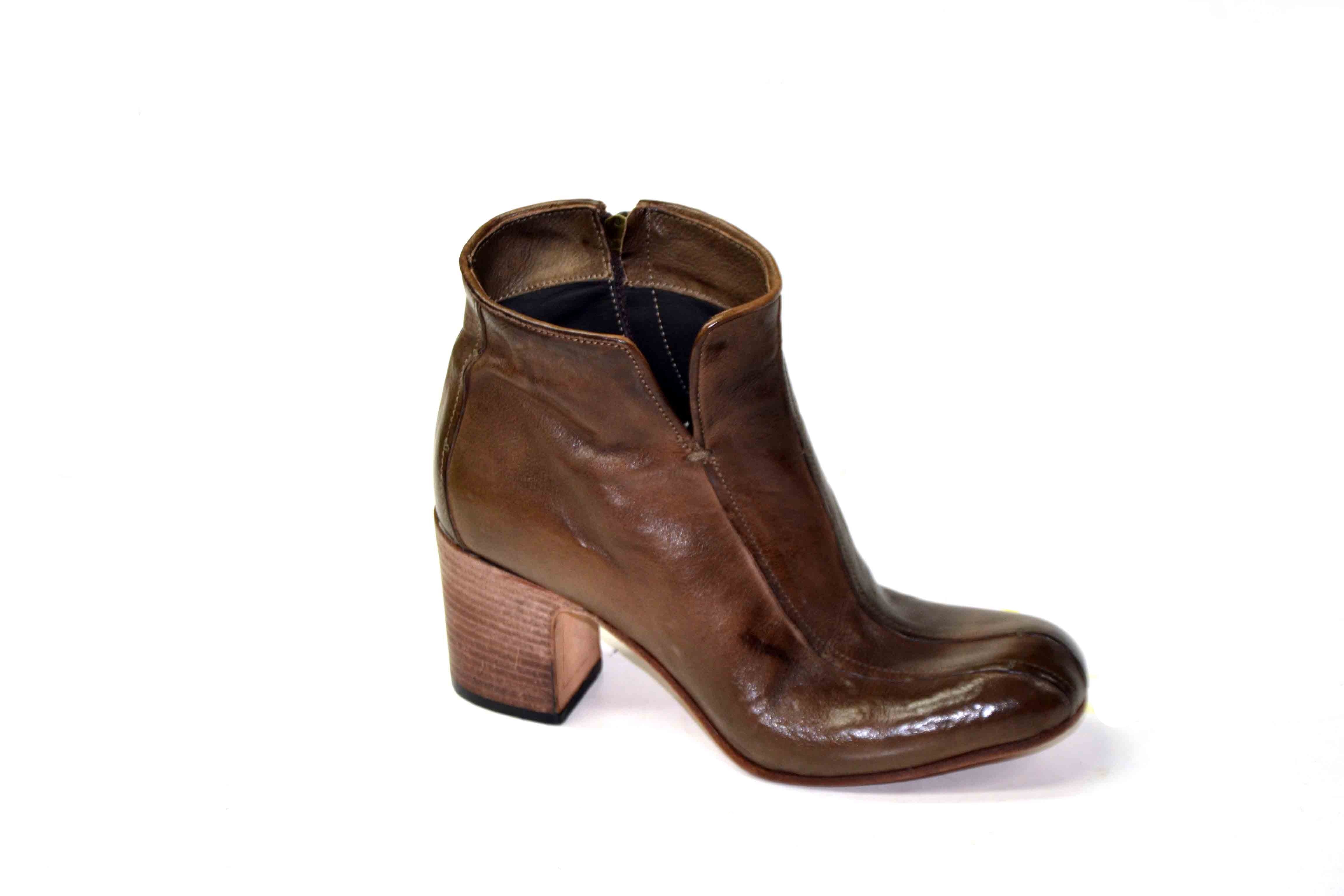 LAST PAIR 37- ZIPPED ASIMMETRIC BOOTIES