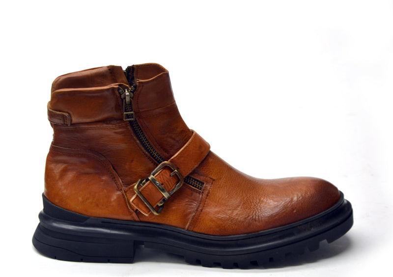 LAST PAIR 42-ST MORITZ BUCKLED NATURAL BOOTS