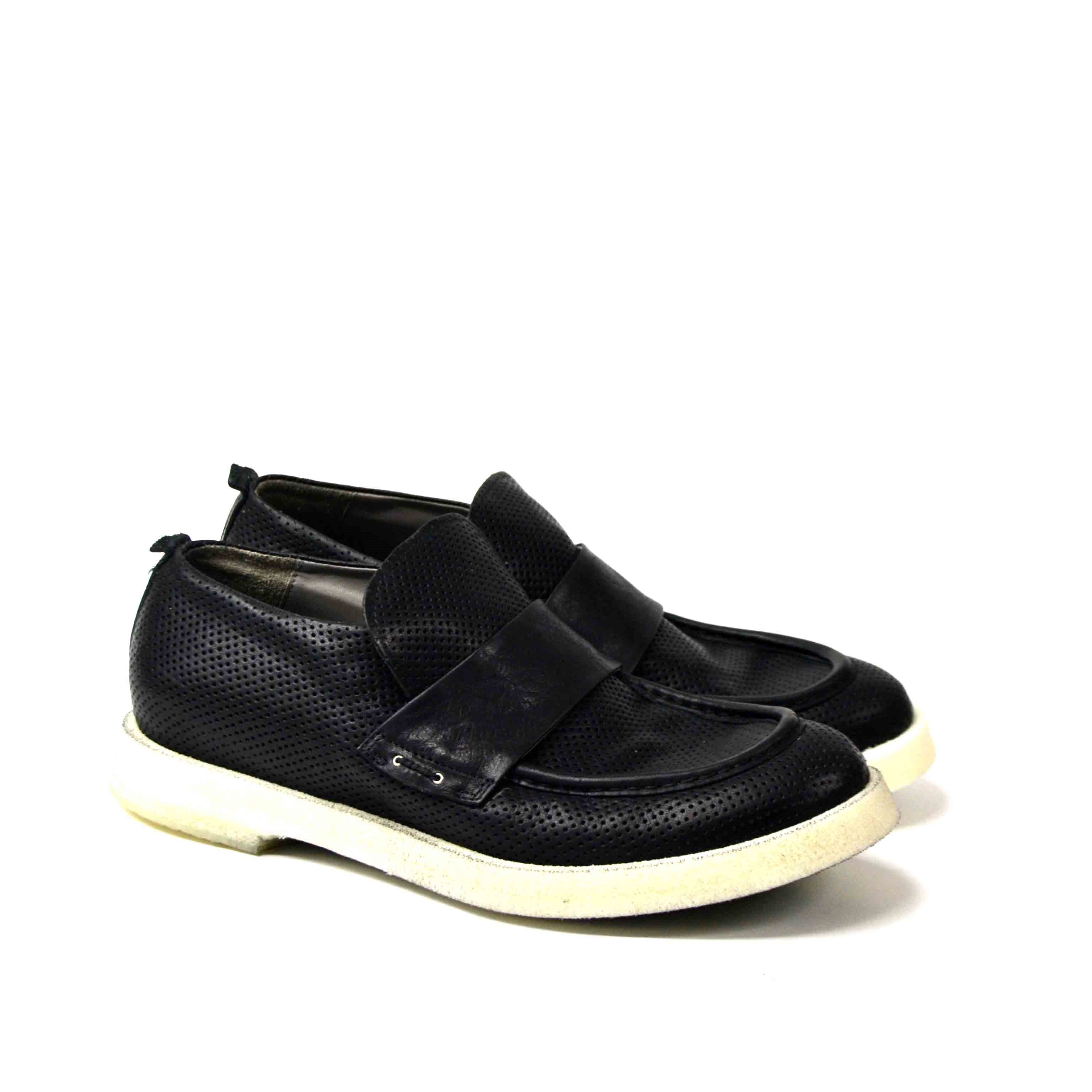 PERFORATED BLACK RUBREX LOAFERS