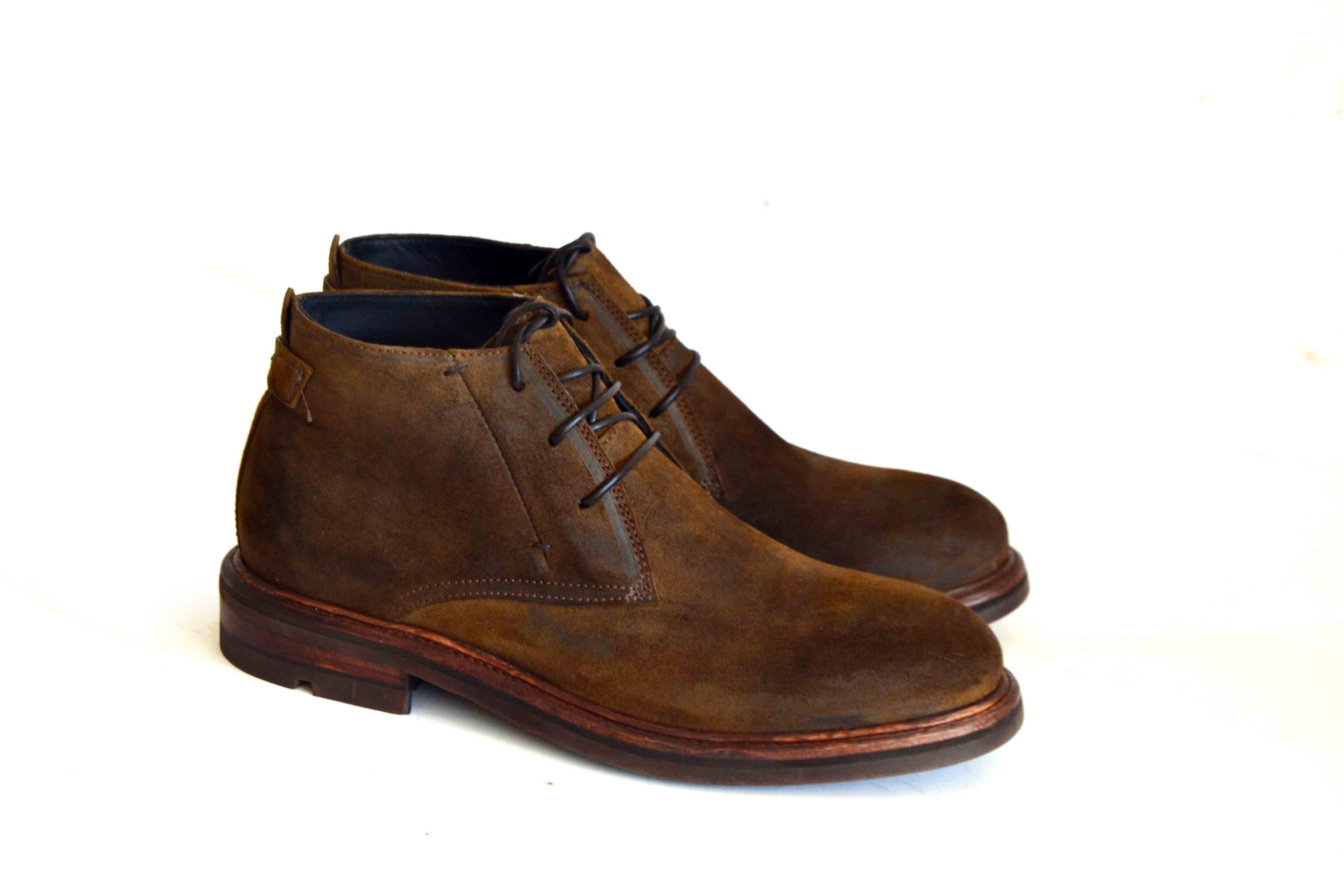 LAST PAIR 42- SUEDE CHUKKA BOOTS WITH RUBBER SOLE