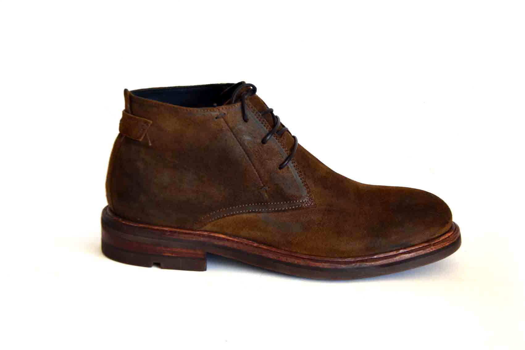 LAST PAIR 42- SUEDE CHUKKA BOOTS WITH RUBBER SOLE