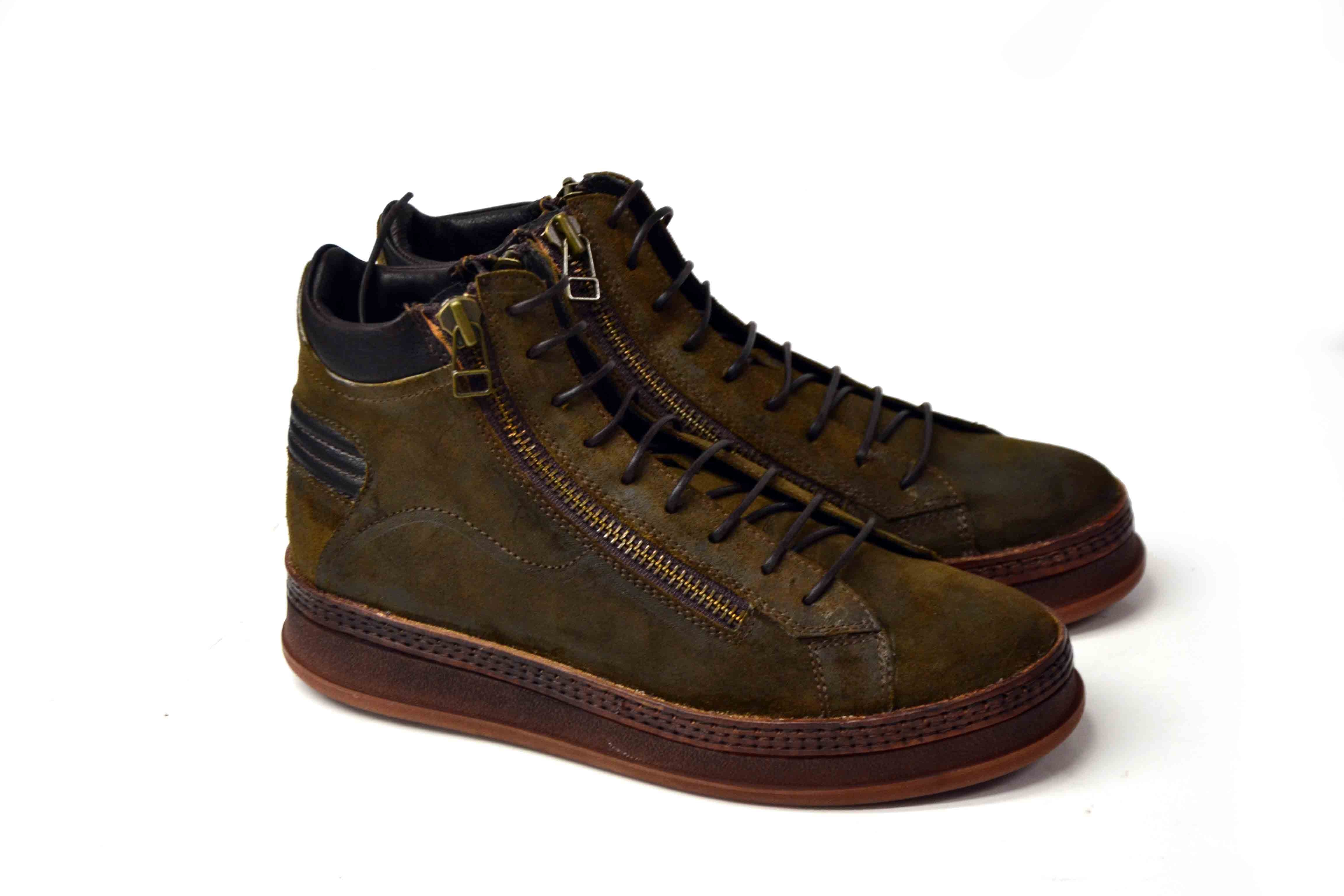 LAST PAIR 42- SUEDE DOUBLEZIP MUD SNEAKERS
