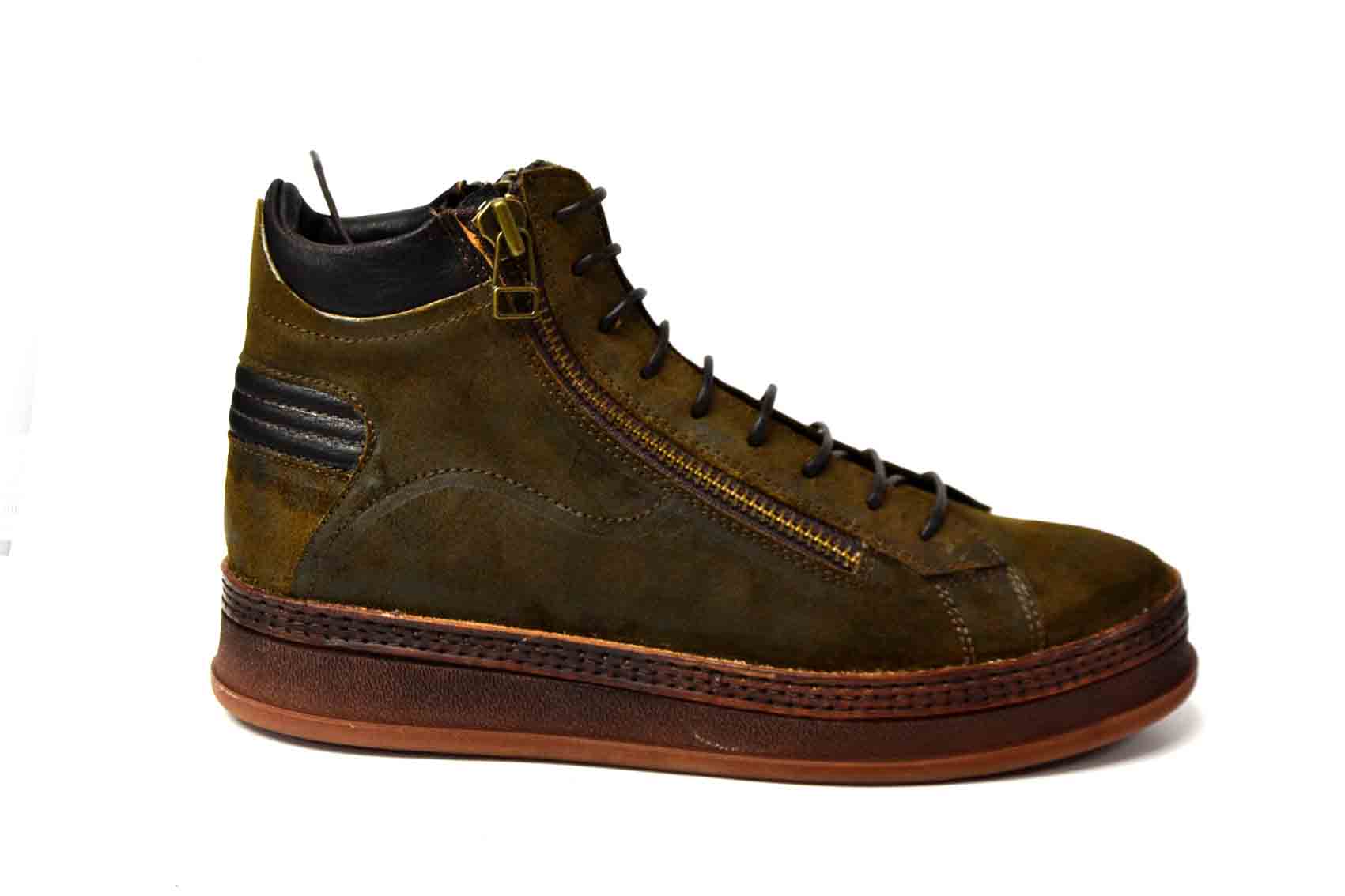 LAST PAIR 42- SUEDE DOUBLEZIP MUD SNEAKERS