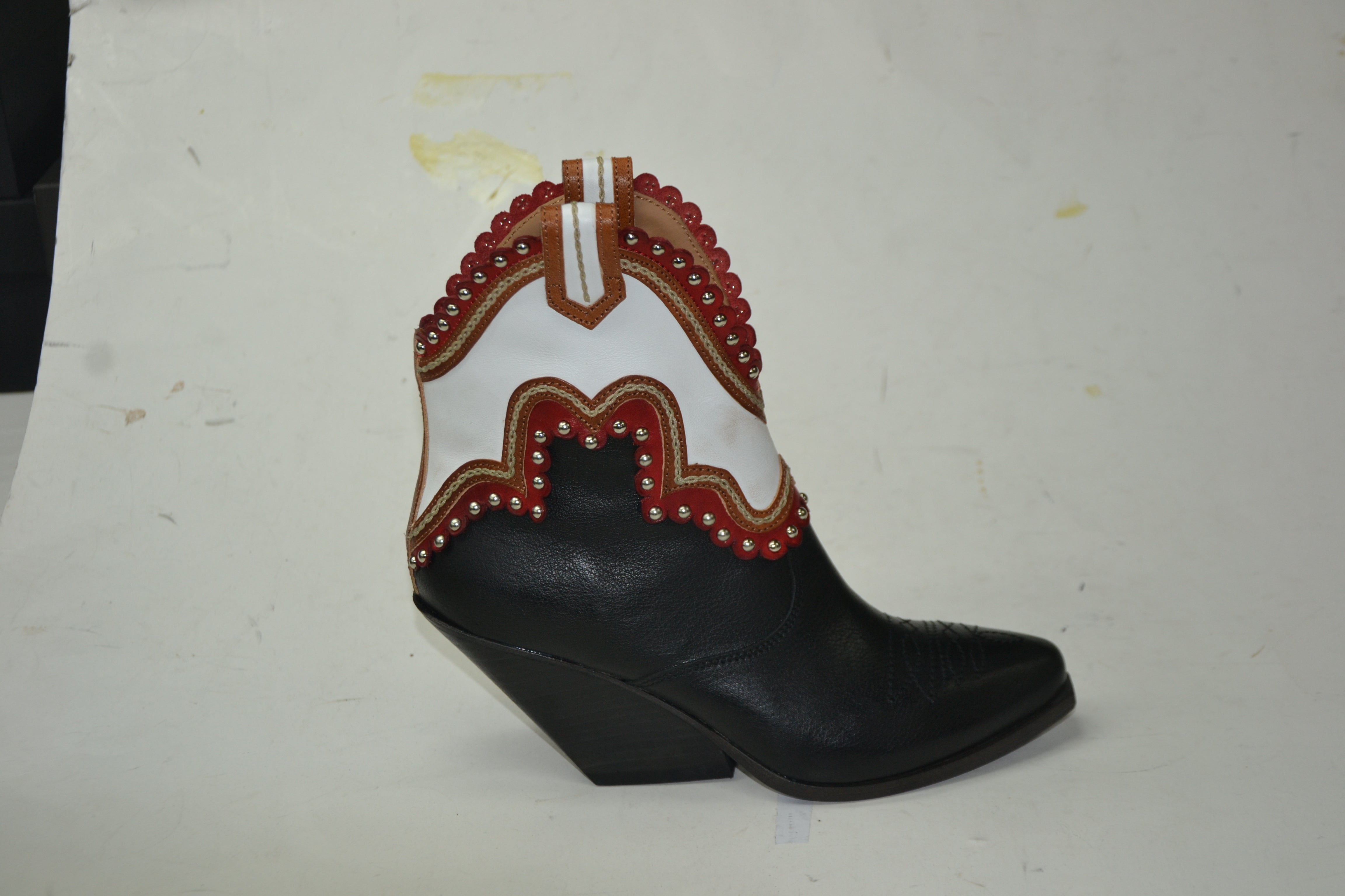 LAST PAIR 37- MINNESOTA BOOTS