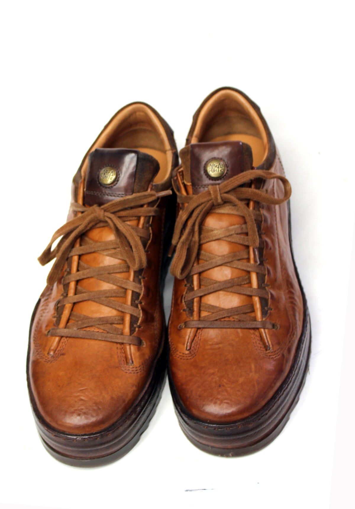 LED Low Sneakers in Cognac