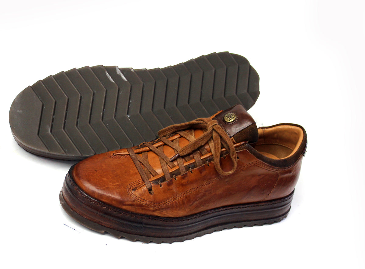 LED Low Sneakers in Cognac