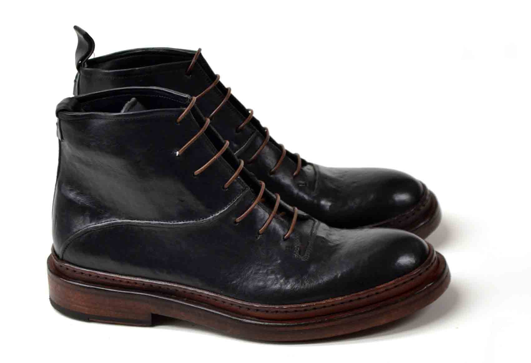 LAST PAIR 42-BLACK WAVE LACED BOOTS
