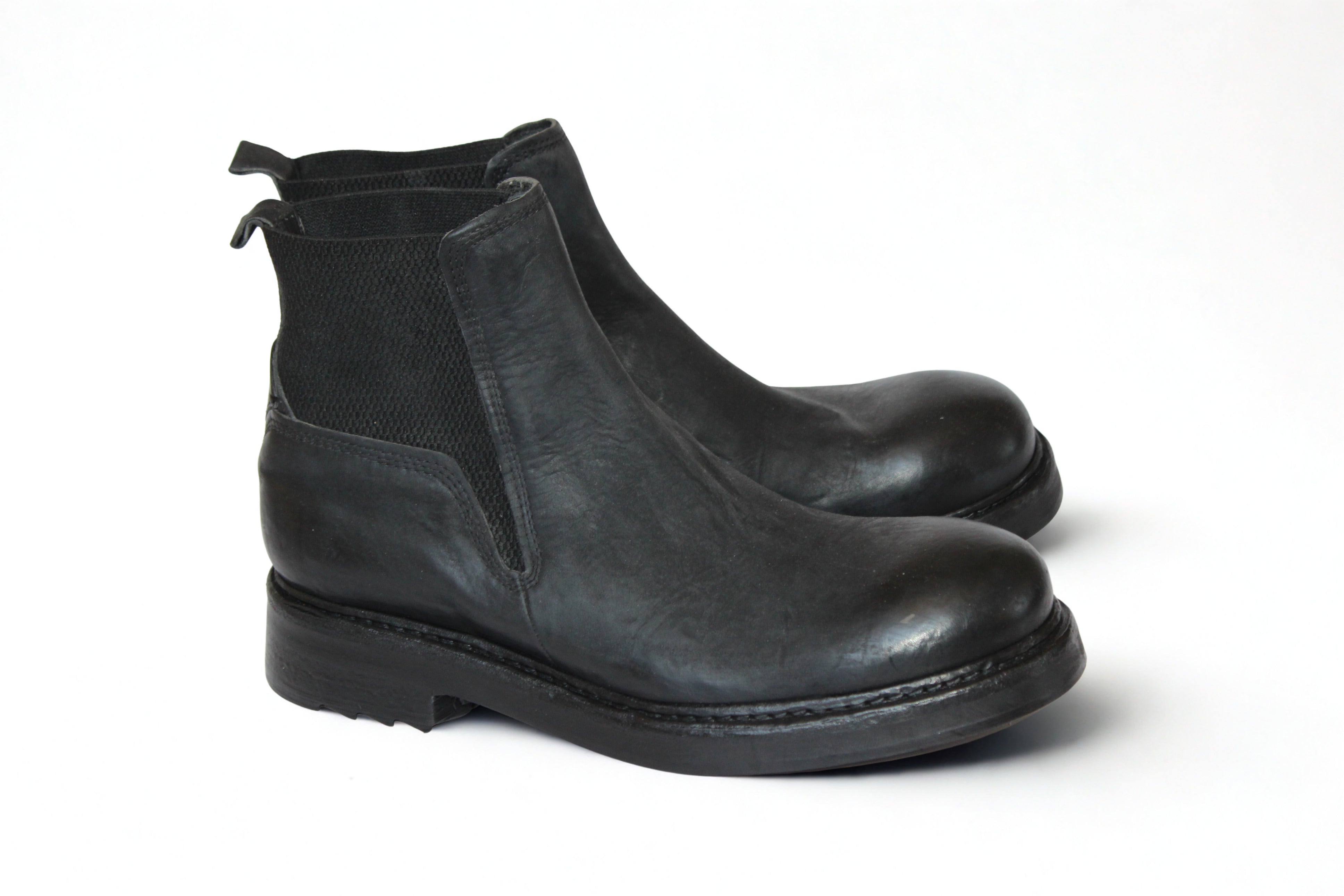 LAST PAIR 42- BLACK BEATLES