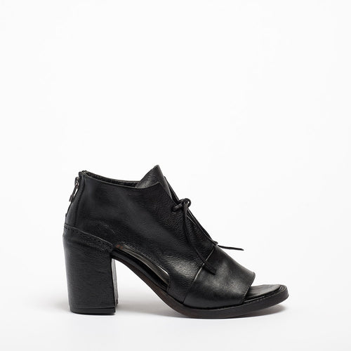 Diaz Laced Open Shoes natural vacchetta leather black